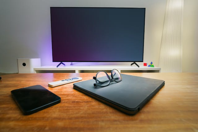 Elite Ultra HD Smart Display